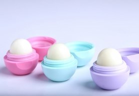 بالم لب چیست و استفاده از آن چه مزایایی برای لب دارد؟